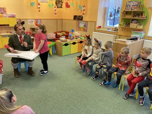 Fotogalerie MŠ Červená Hora - Čert z Vízmburku u nás v MŠ, foto 16/20