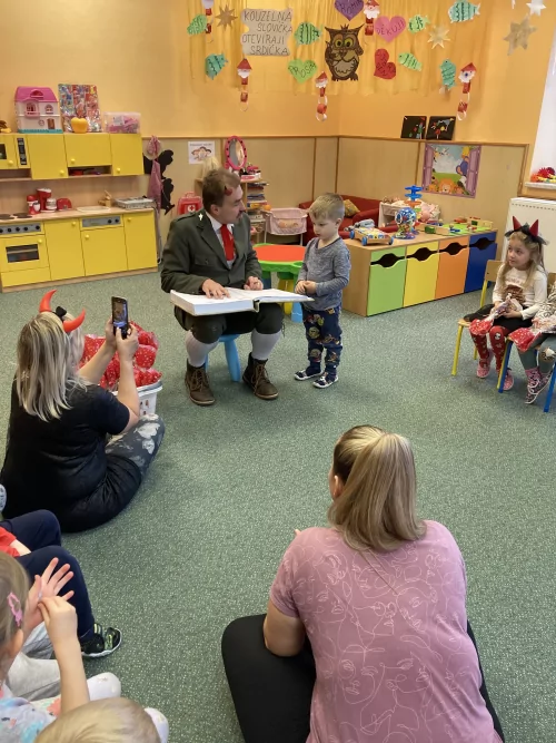 Fotogalerie MŠ Červená Hora - Čert z Vízmburku u nás v MŠ, foto 17/20