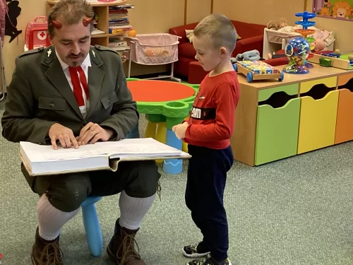 Fotogalerie MŠ Červená Hora - Čert z Vízmburku u nás v MŠ, foto 19/20