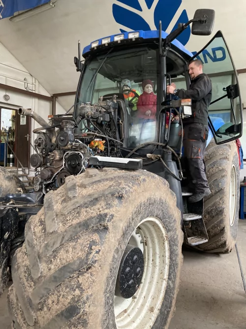 Fotogalerie MŠ Červená Hora - Návštěva v dílně p. Jiránka, foto 3/9