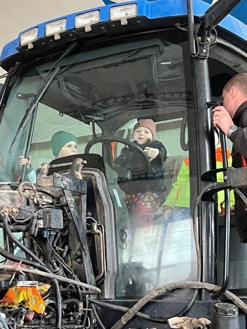 Fotogalerie MŠ Červená Hora - Návštěva v dílně p. Jiránka, foto 6/9