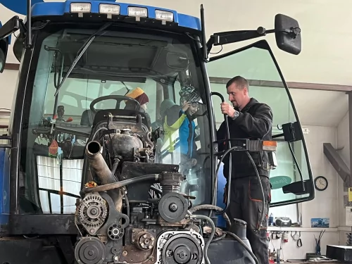 Fotogalerie MŠ Červená Hora - Návštěva v dílně p. Jiránka, foto 7/9