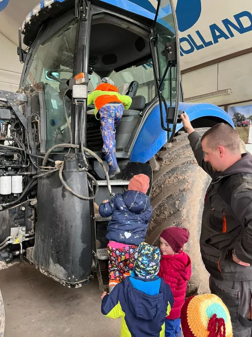 Fotogalerie MŠ Červená Hora - Návštěva v dílně p. Jiránka, foto 8/9