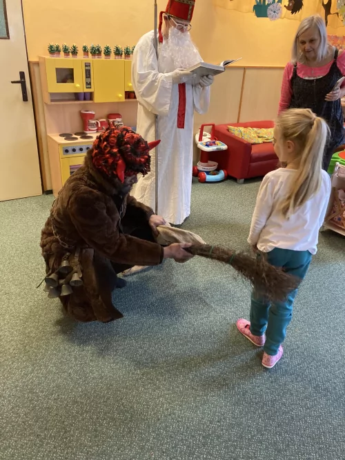 Fotogalerie MŠ Červená Hora - Mikuláš s čertem, foto 12/24