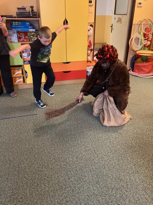 Fotogalerie MŠ Červená Hora - Mikuláš s čertem, foto 16/24