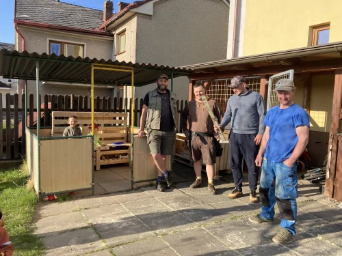 Fotogalerie MŠ Červená Hora - Dílna s tatínky-kuchyňka a ponk, foto 15/15