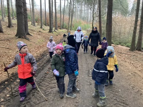 Fotogalerie MŠ Červená Hora - Výlet na hrad Vízmburk za čerty, foto 3/22