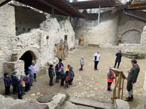 Fotogalerie MŠ Červená Hora - Výlet na hrad Vízmburk za čerty, foto 9/22
