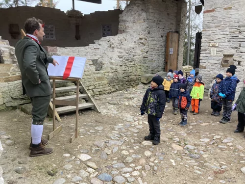 Fotogalerie MŠ Červená Hora - Výlet na hrad Vízmburk za čerty, foto 10/22