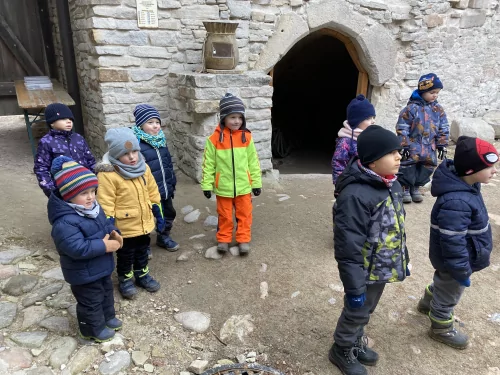 Fotogalerie MŠ Červená Hora - Výlet na hrad Vízmburk za čerty, foto 11/22
