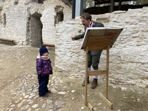 Fotogalerie MŠ Červená Hora - Výlet na hrad Vízmburk za čerty, foto 12/22