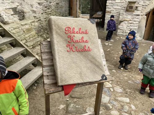 Fotogalerie MŠ Červená Hora - Výlet na hrad Vízmburk za čerty, foto 15/22