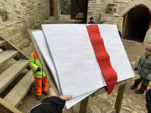 Fotogalerie MŠ Červená Hora - Výlet na hrad Vízmburk za čerty, foto 16/22