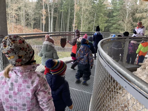 Fotogalerie MŠ Červená Hora - Výlet na hrad Vízmburk za čerty, foto 18/22