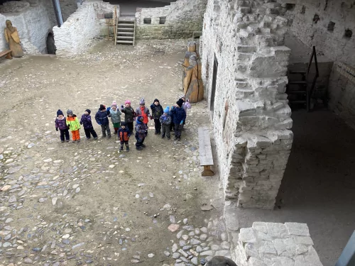 Fotogalerie MŠ Červená Hora - Výlet na hrad Vízmburk za čerty, foto 19/22