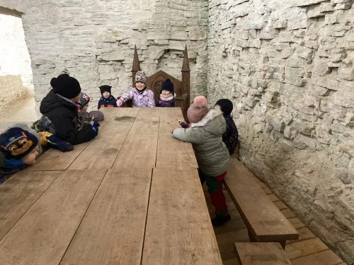 Fotogalerie MŠ Červená Hora - Výlet na hrad Vízmburk za čerty, foto 20/22