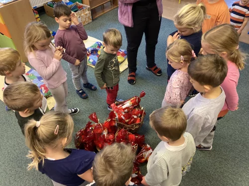 Fotogalerie MŠ Červená Hora - Výlet na hrad Vízmburk za čerty, foto 22/22