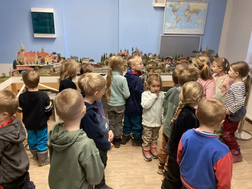 Fotogalerie MŠ Červená Hora - Výlet Domino Hronov, foto 5/28