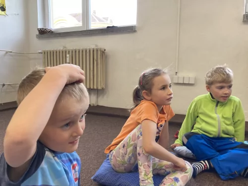 Fotogalerie MŠ Červená Hora - Návštěva knihovny v Červeném Kostelci -předškoláci, foto 6/16