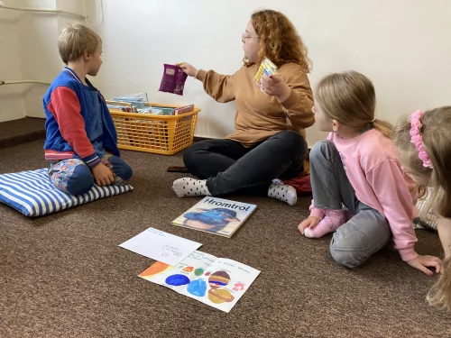 Fotogalerie MŠ Červená Hora - Návštěva knihovny v Červeném Kostelci -předškoláci, foto 8/16