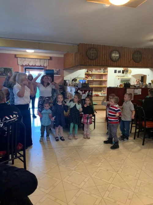 Fotogalerie MŠ Červená Hora - Program pro seniory z Červené Hory, foto 8/13