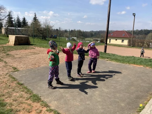 Fotogalerie MŠ Červená Hora - Čarodějnice 2021, foto 10/16