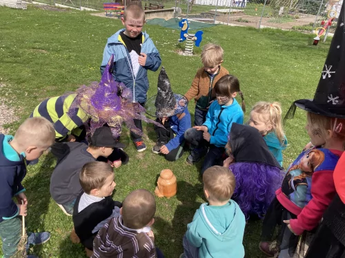 Fotogalerie MŠ Červená Hora - Čarodějnice 2022, foto 8/10