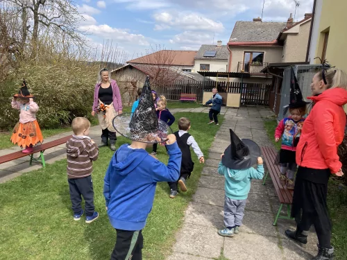 Fotogalerie MŠ Červená Hora - Čarodějnice 2022, foto 9/10