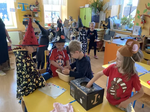 Fotogalerie MŠ Červená Hora - Čarodějnice 2025, foto 2/52