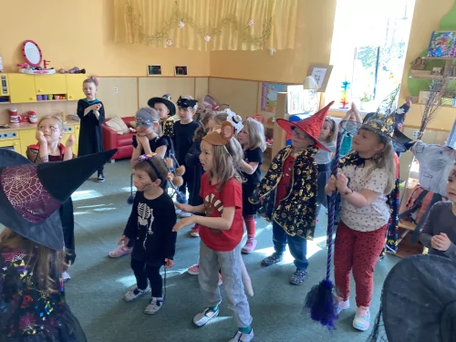 Fotogalerie MŠ Červená Hora - Čarodějnice 2025, foto 11/52