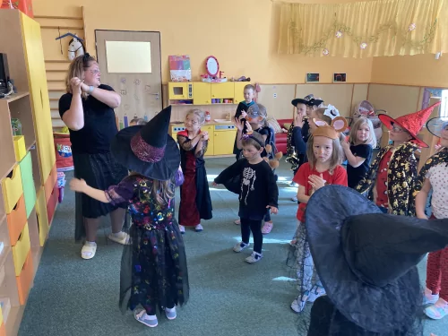 Fotogalerie MŠ Červená Hora - Čarodějnice 2025, foto 12/52