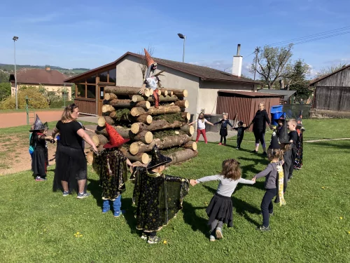 Fotogalerie MŠ Červená Hora - Čarodějnice 2025, foto 17/52