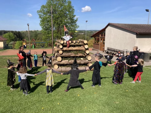 Fotogalerie MŠ Červená Hora - Čarodějnice 2025, foto 18/52