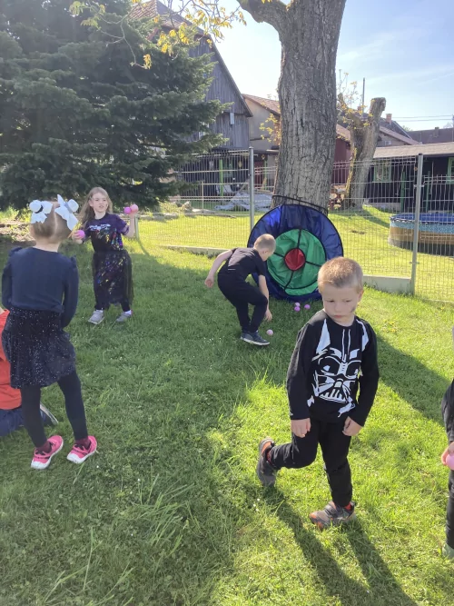 Fotogalerie MŠ Červená Hora - Čarodějnice 2025, foto 20/52