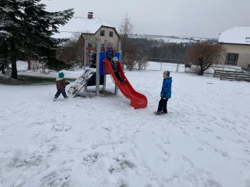 Fotogalerie MŠ Červená Hora - První sníh, foto 6/8