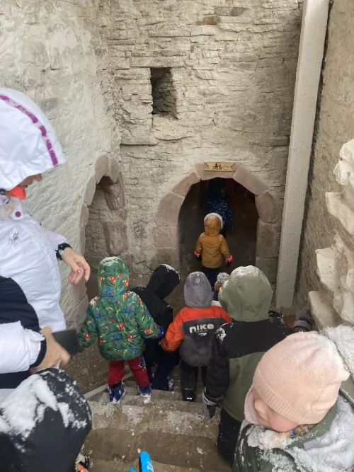 Fotogalerie MŠ Červená Hora - Za čerty na hradě Vizmburku, foto 9/27