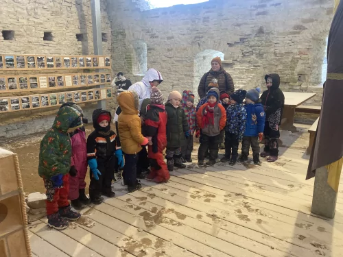 Fotogalerie MŠ Červená Hora - Za čerty na hradě Vizmburku, foto 17/27