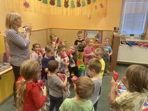 Fotogalerie MŠ Červená Hora - Za čerty na hradě Vizmburku, foto 26/27