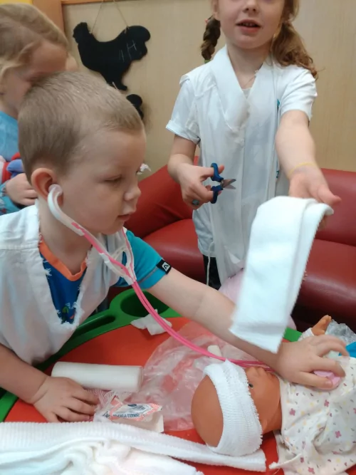 Fotogalerie MŠ Červená Hora - U lékaře - únor, foto 2/6