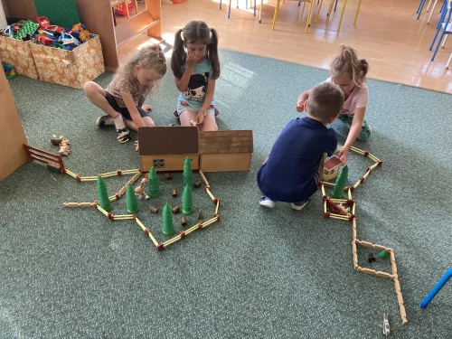 Fotogalerie MŠ Červená Hora - Stavíme ZOO, foto 3/5