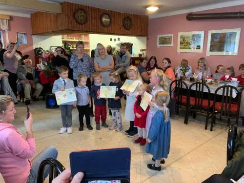 Fotogalerie MŠ Červená Hora - Odpoledne pro seniory z Červené Hory, foto 3/7