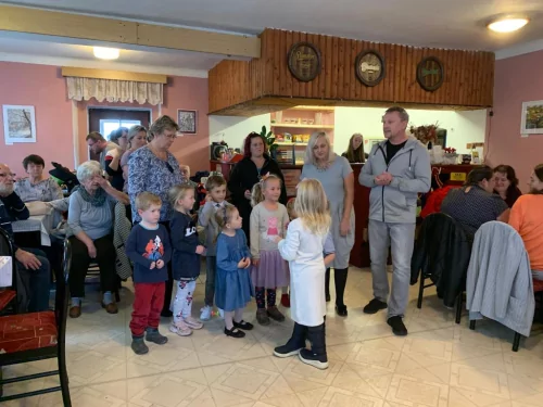 Fotogalerie MŠ Červená Hora - Odpoledne pro seniory z Červené Hory, foto 4/7