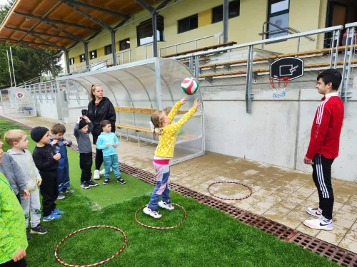 Fotogalerie MŠ Červená Hora - Sportovní odpoledne, fotbal v Červeném Kostelci, foto 14/15