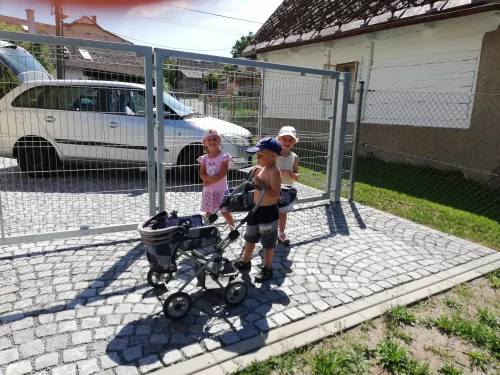 Fotogalerie MŠ Červená Hora - Děti na zahradě, foto 2/3