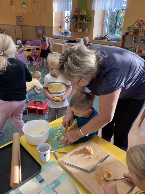 Fotogalerie MŠ Červená Hora - Jablíčkové tvoření, foto 7/11