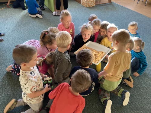 Fotogalerie MŠ Červená Hora - Jablíčkové tvoření, foto 11/11