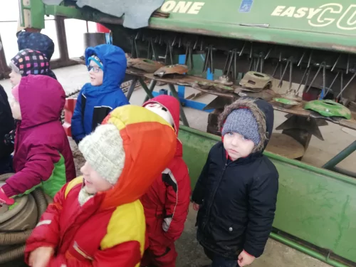 Fotogalerie MŠ Červená Hora - Traktory - exkurze u pana M. Jiránka, 25. února, foto 8/20