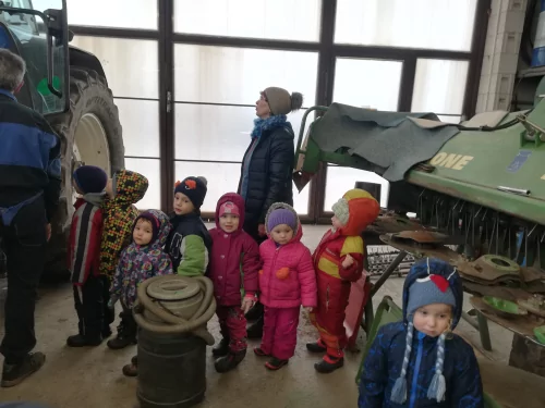 Fotogalerie MŠ Červená Hora - Traktory - exkurze u pana M. Jiránka, 25. února, foto 11/20