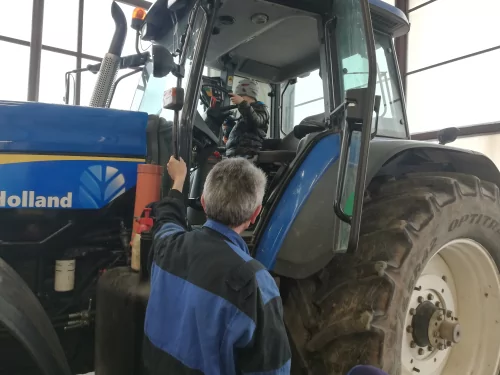 Fotogalerie MŠ Červená Hora - Traktory - exkurze u pana M. Jiránka, 25. února, foto 12/20