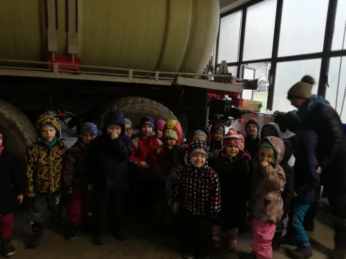 Fotogalerie MŠ Červená Hora - Traktory - exkurze u pana M. Jiránka, 25. února, foto 17/20